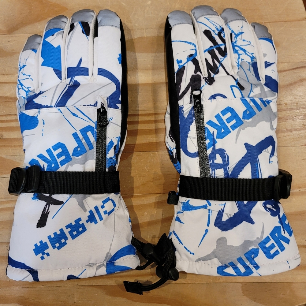 NWOT Ski Gloves
